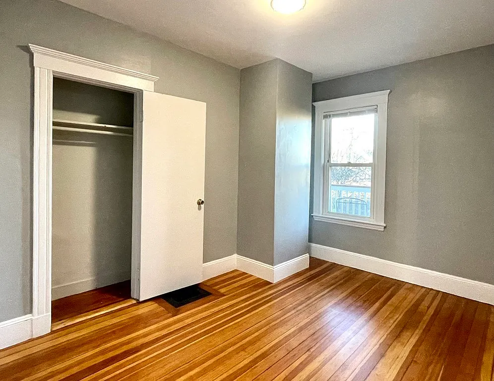 3 bed, 1.0 bath, 1100 sqft, $3,250 — Photo 3