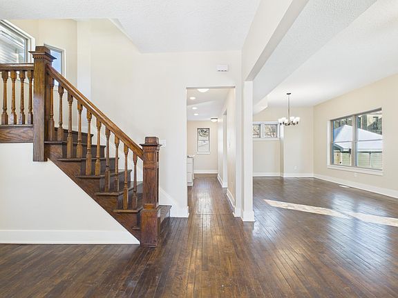 4th image of 2427 17th Ave S