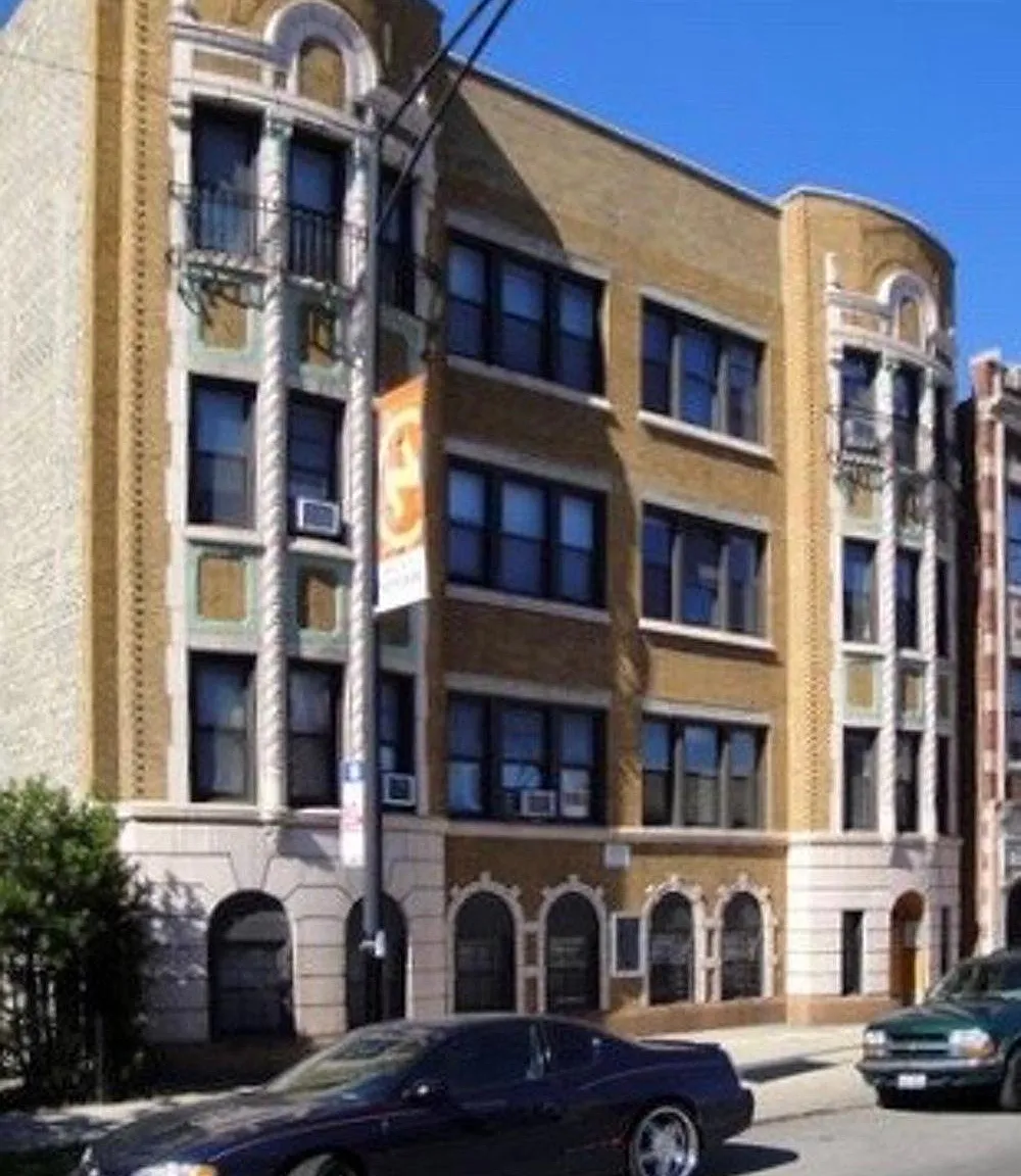 4350 N Ashland Ave — Photo 1