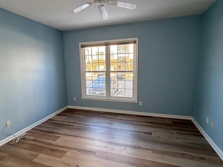 300 Riverbend Dr #1E — Photo 3