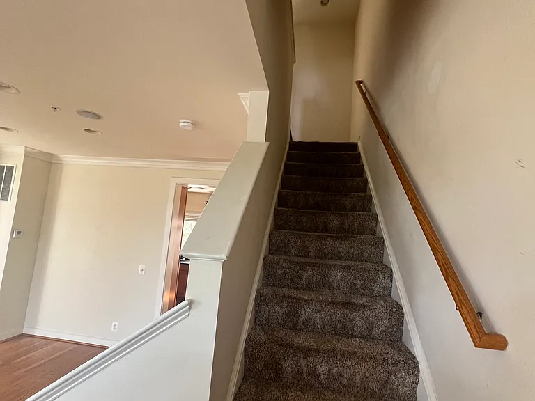 11040 Amherst Ave — Photo 22