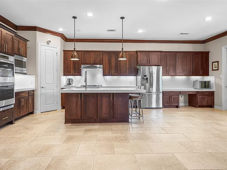 1826 Jade Hollow Ln — Photo 2