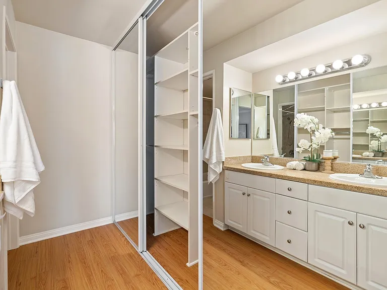 5500 Owensmouth Ave #331 — Photo 17