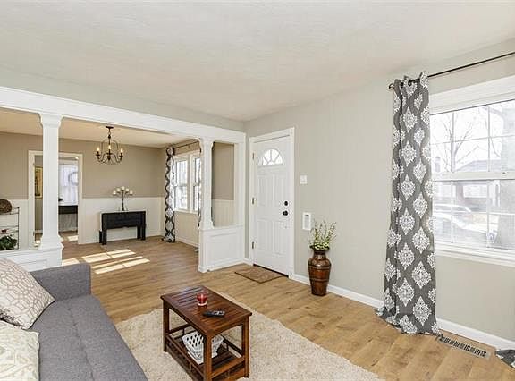 3rd image of 9103 Meadowbrook Ln