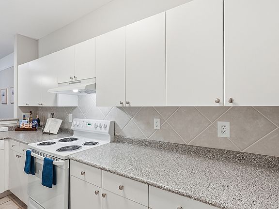 5th image of 325 Midland Pkwy #812