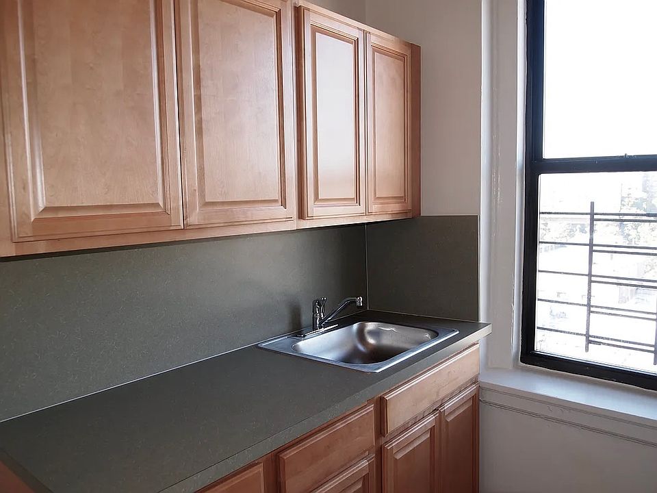 2nd image of 609 W 191st St APT 54