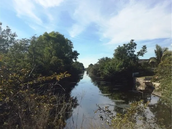 422 Hancock Bridge Pkwy, Cape Coral, FL 33990