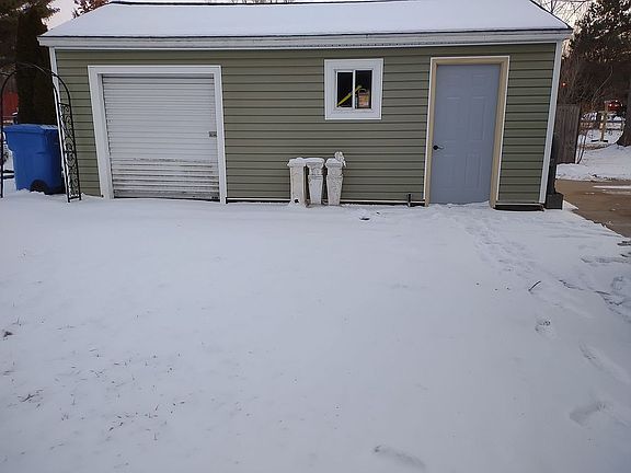 3rd image of 4900 Sturgeon Ave