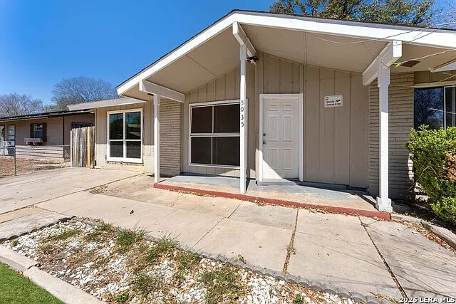 5035 Village Crst — Photo 4