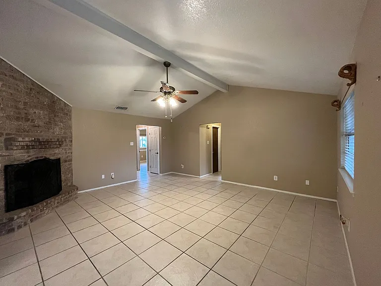 2118 Meadowgrove Dr — Photo 4