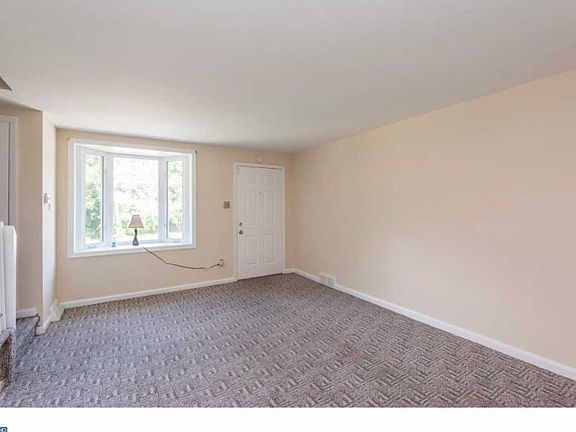 4th image of 1032 Hopkins Ave