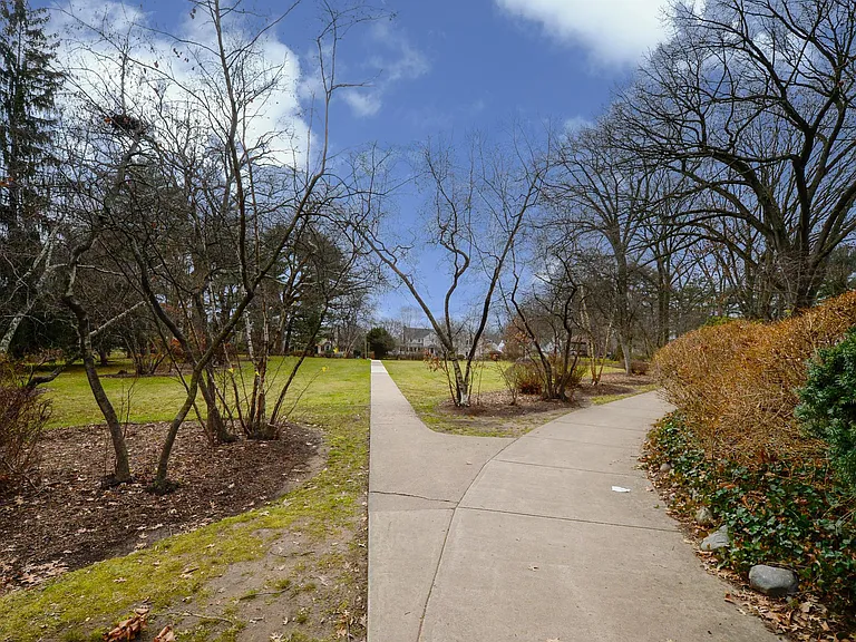 16-26 Alden Ter — Photo 24