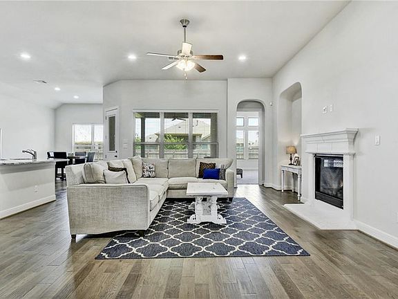 5th image of 120 Strata Dr