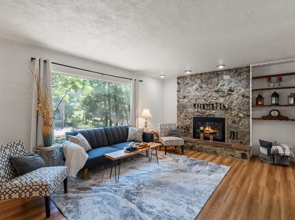 266 Chaparral Dr, Grants Pass, OR 97526