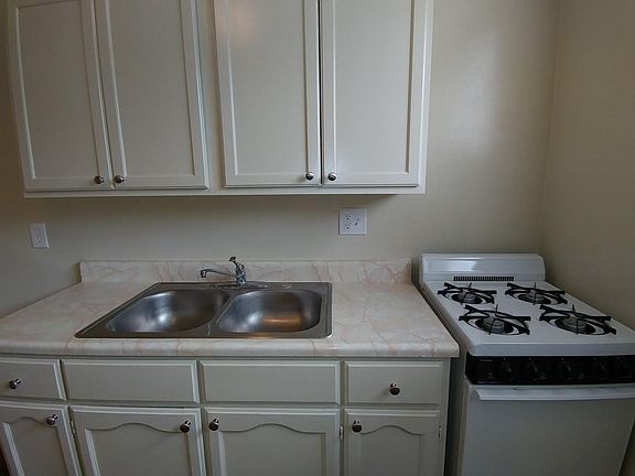5th image of 12211 Manor Dr APT 19