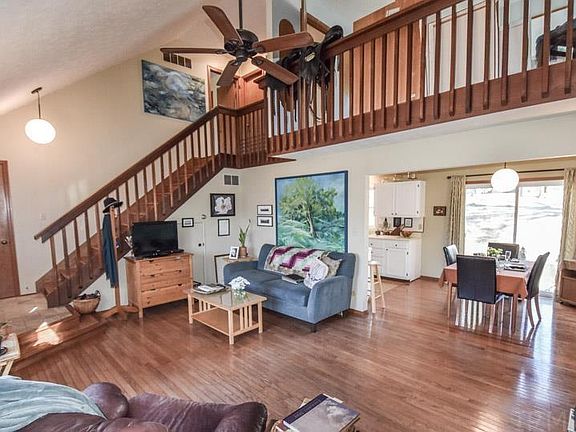 5th image of 3842 S Laurel Ct