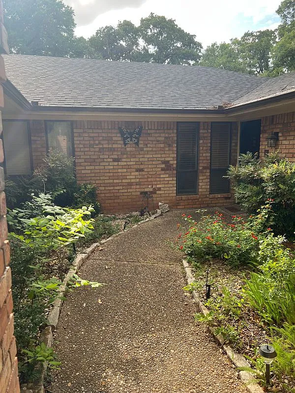 3 bed, 2.0 bath, 2450 sqft, $2,900 — Photo 4