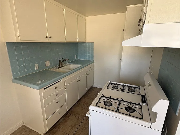 141 S Myers St #B — Photo 5