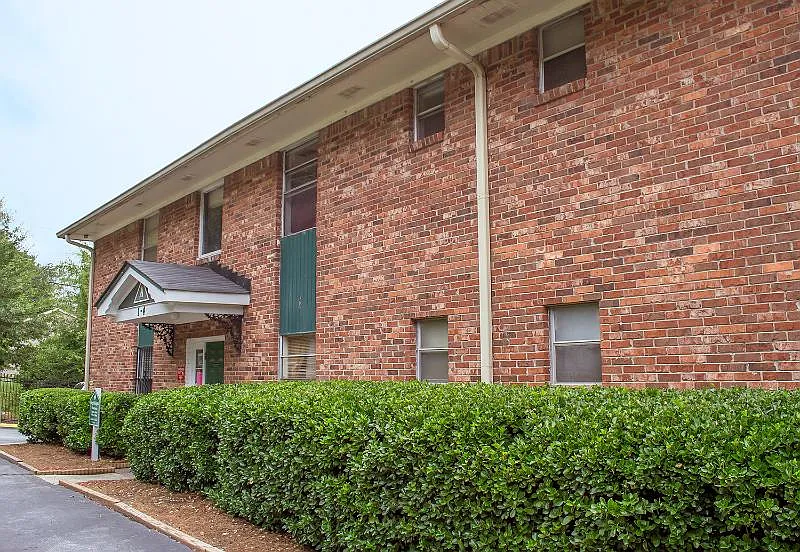 Regal Heights Apartments — Photo 2