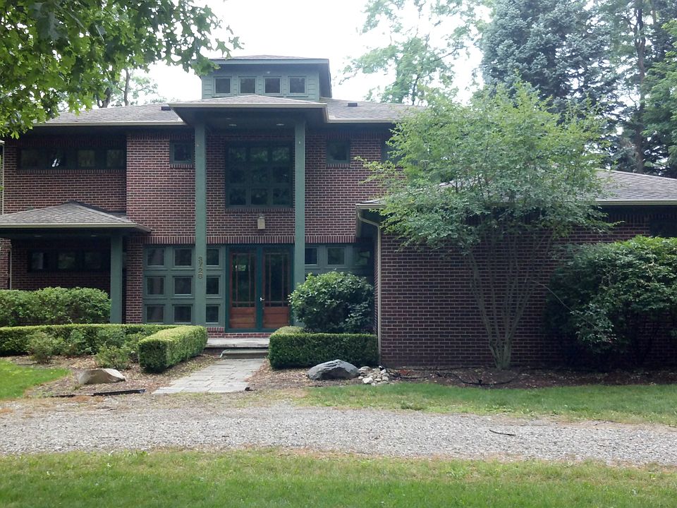2nd image of 3728 Locust Dr