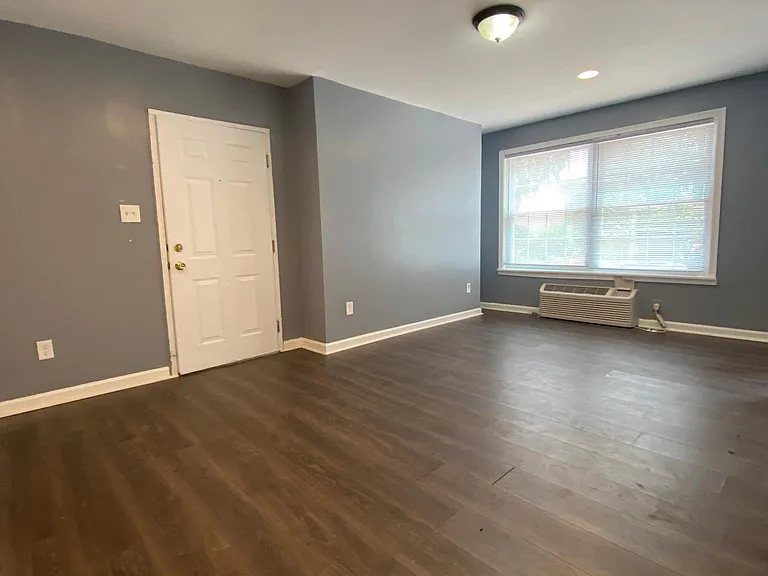 1516 Marion St NW #101 — Photo 2