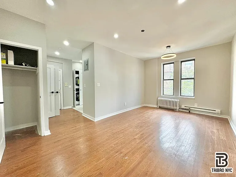1056 Rogers Ave #3R — Photo 1