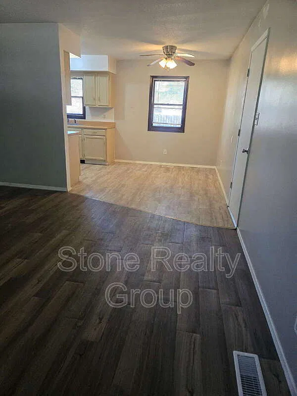 2 bed, 1.5 bath, $1,050 — Photo 2
