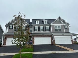 2204 Horseshoe Cir, Naperville, IL 60564