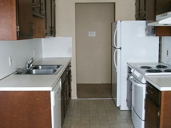 3rd image of 1326 Leonard St NW APT 16
