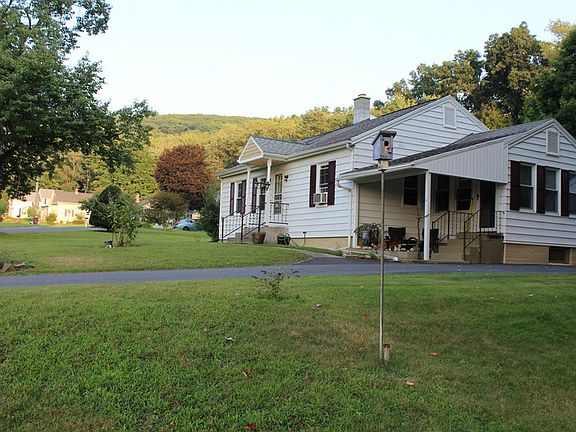House looking up the st.