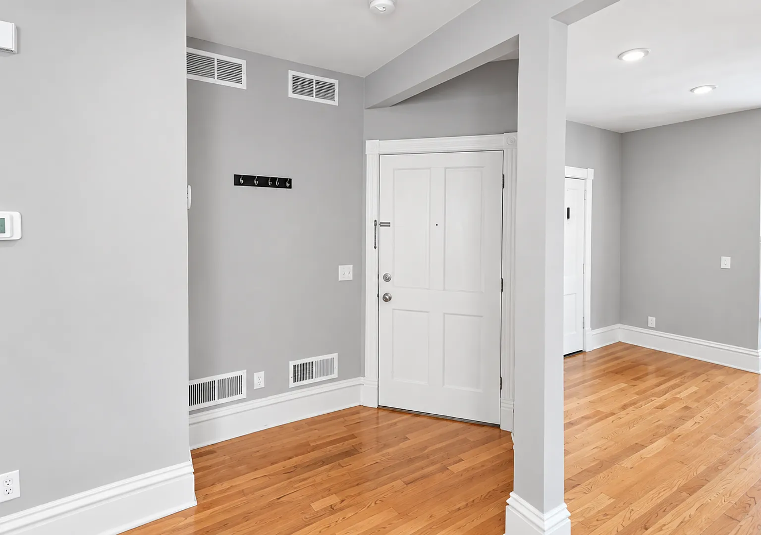 114 East Johnson Duplex — Photo 4