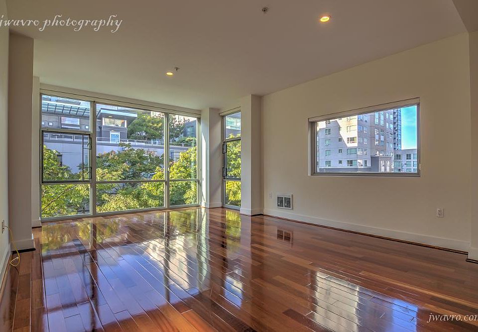 1st image of 235 Berry St #X04