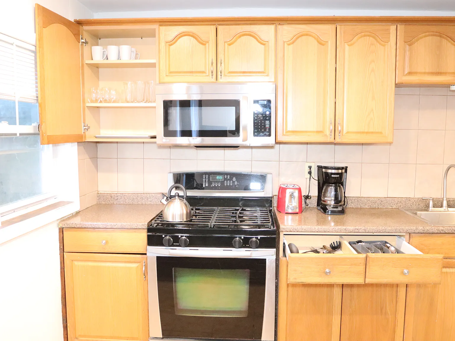 455 Pavonia Ave — Photo 4