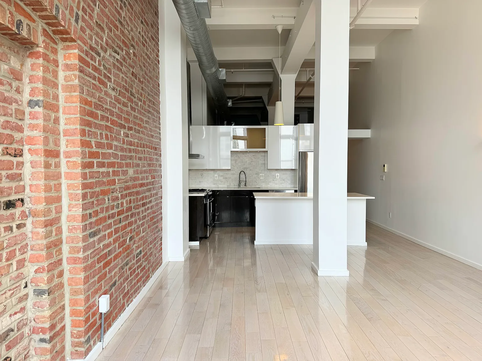 2 bed, 922 sqft, $2,800 — Photo 3