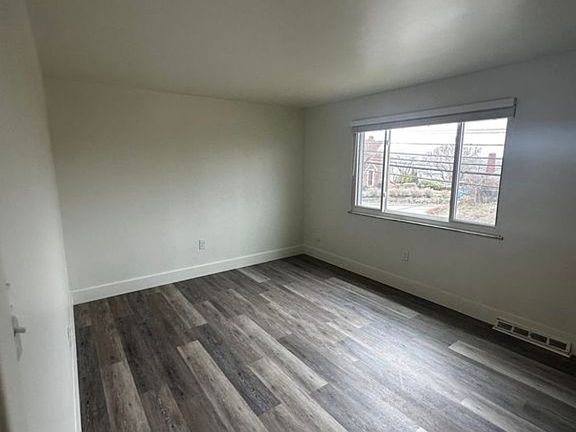 5th image of 558 Bigelow St