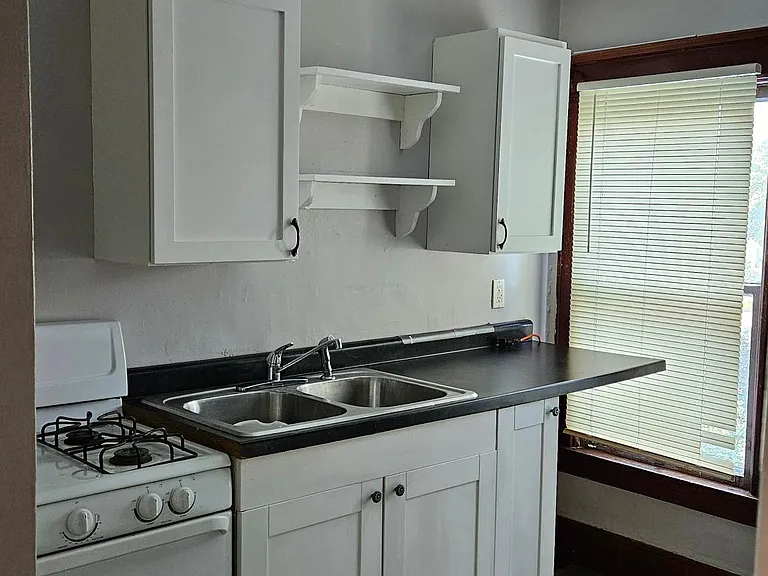 2304 Thor Ave #UPPER — Photo 9