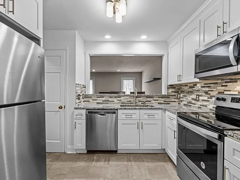 5624 Darrow Dr — Photo 5