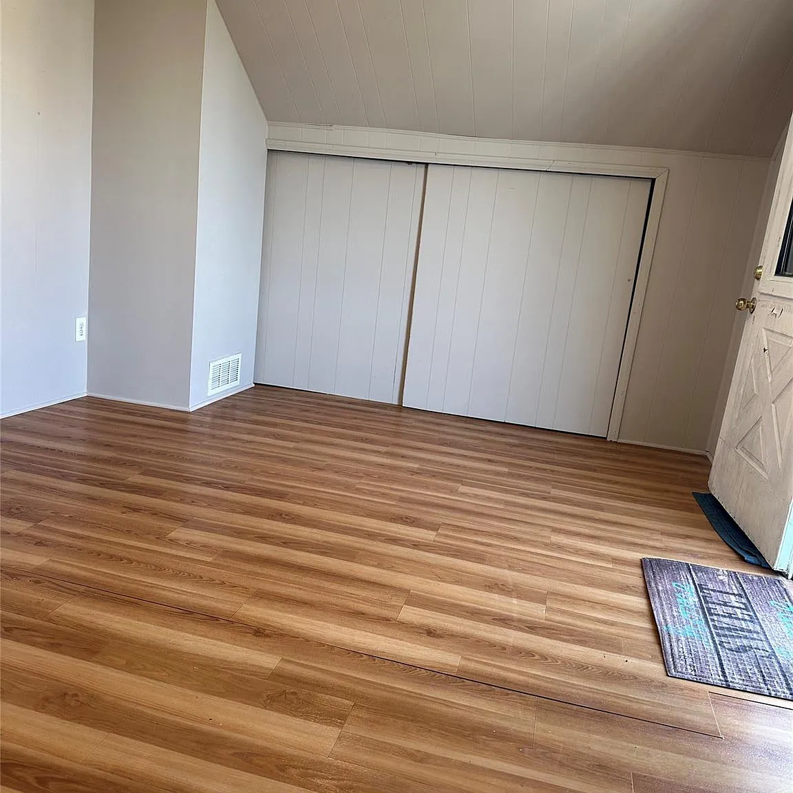 2 bed, 1.0 bath, 500 sqft, $2,500 — Photo 3