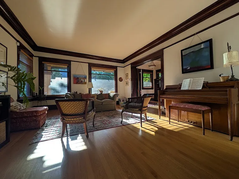 1211 SE 52nd Ave — Photo 3
