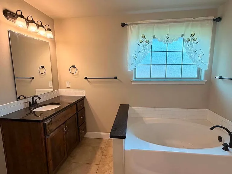 1104 Lakeview Dr — Photo 15
