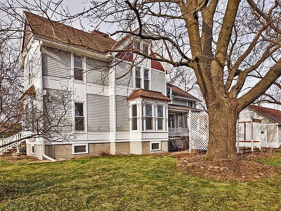 3rd image of 411 2nd St