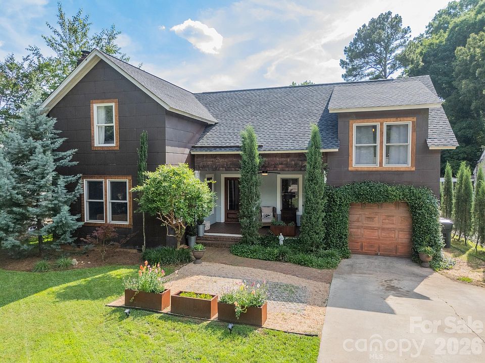 1st image of 521 Forest Ln