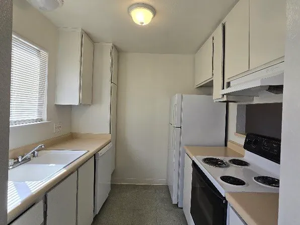 1221 N Peach Ave, Fresno, CA