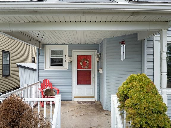 3rd image of 829 Oneida St