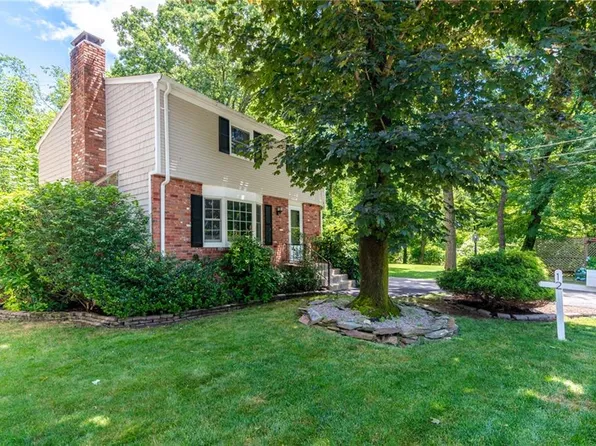 12 Sprague St, Cumberland, RI 02864