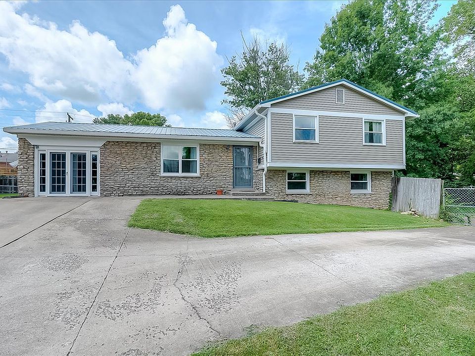 1st image of 210 Knollwood Pl