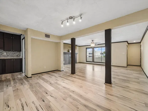 781 Country Place Dr APT 2045, Houston, TX 77079