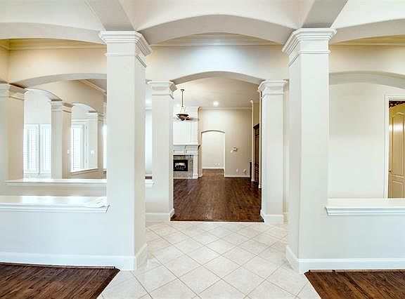 3rd image of 4953 Oakhurst Ln