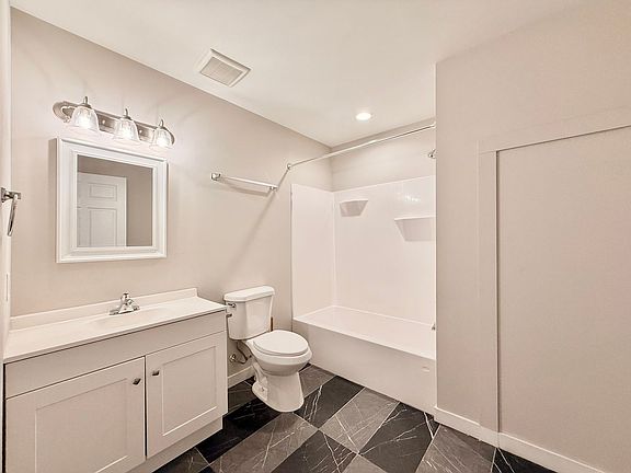 4th image of 203 N Main St #1A