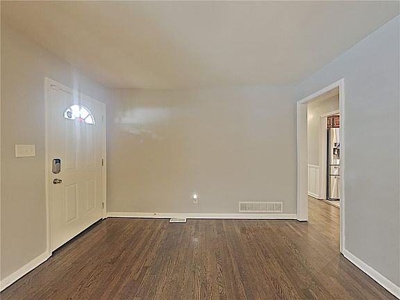 2nd image of 2504 Sunny Ln SE